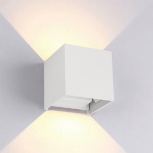 Белый уличный настенный светильник куб для подсветки стены «RULLO»