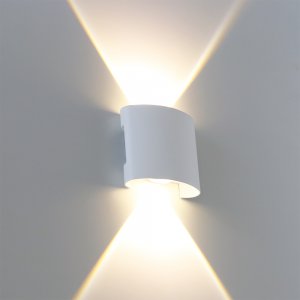 Белый уличный настенный светильник для подсветки стены «BOSTO»