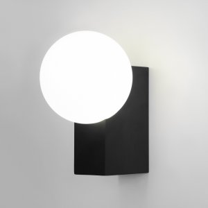Чёрный уличный настенный светильник с белым плафоном шар