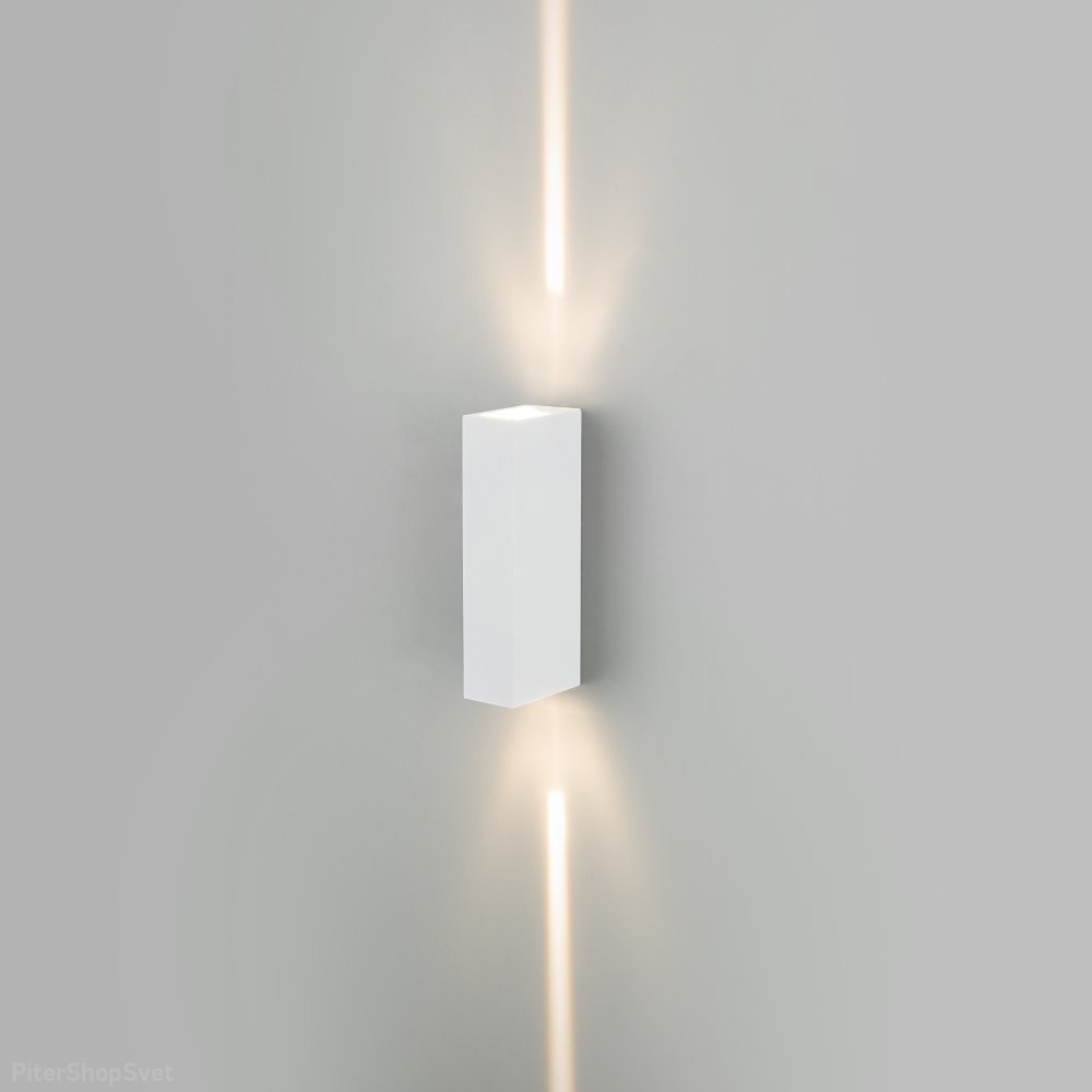 Белый уличный настенный светильник для подсветки стены в 2 стороны лучами Blaze LED белый (35136/W)