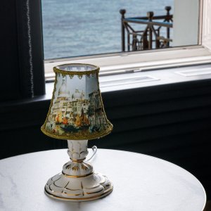 Настольная лампа из фарфора с 24-каратным золотом «Малютка ННБ11-60-090»