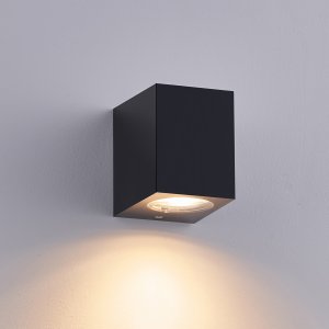 Чёрный уличный настенный светильник подсветка в одну сторону куб