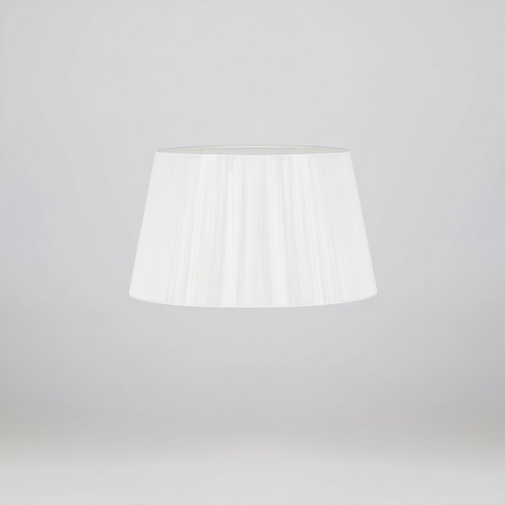 Белый абажур из нитей «Allata» 2045T