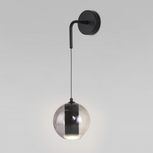 Чёрный настенный светильник с дымчатым подвесом шар «Cobble»
