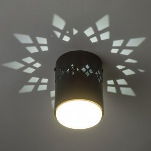 Накладной потолочный светильник цилиндр со световым узором на потолке, чёрный «Sotto»