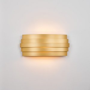 настенный светильник золотого цвета в форме закруглённых горизонтальных полос «TANTAS»