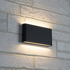 Чёрный уличный настенный светильник для подсветки стены «Техно DH505»