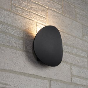 Чёрный уличный настенный светильник для подсветки стены «Окленд DH507»
