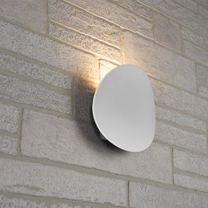 Белый уличный настенный светильник для подсветки стены «Окленд DH507»