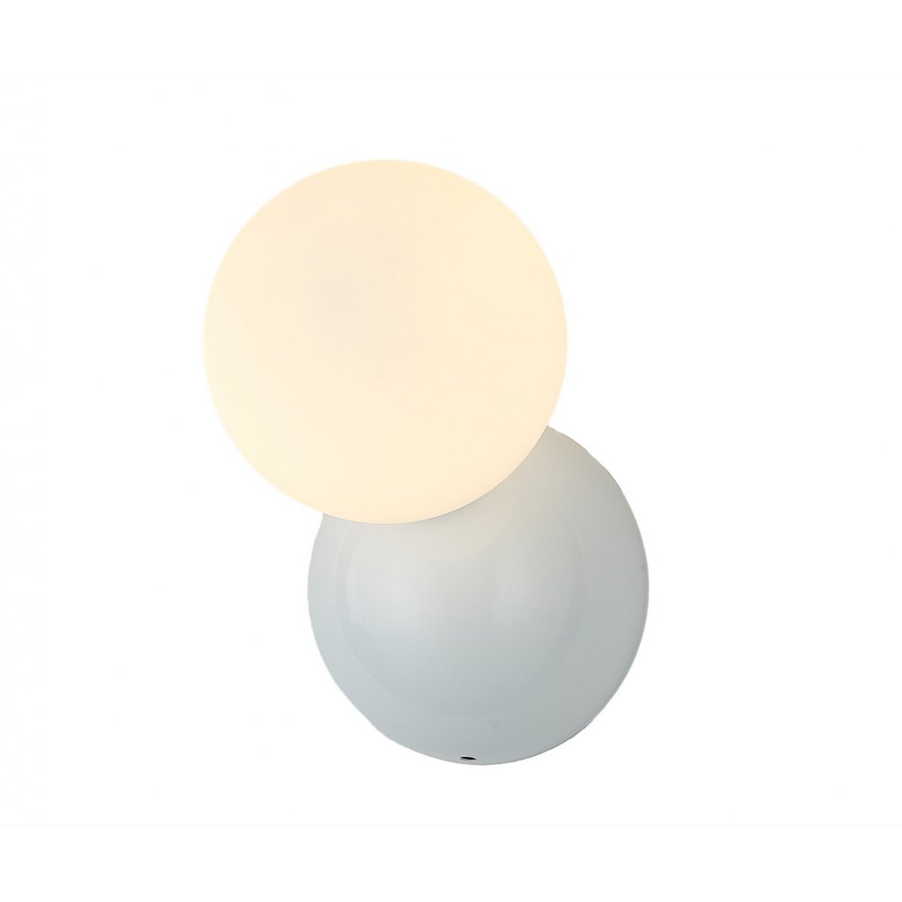 Белый настенный светильник с плафоном шар «Ларго» 07634,01
