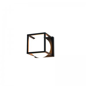 Настенный светильник шар в кубе «DESIGUAL»