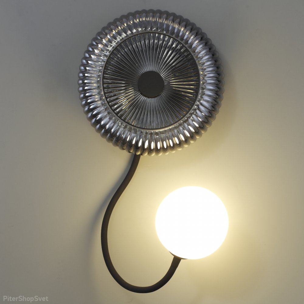 Гибкий настенный светильник с плафоном шар «Buny» 5013/1WA