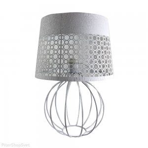 Металлическая настольная лампа белого цвета «Карвед»