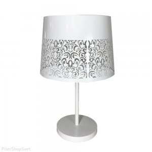 Белая настольная лампа из металла «Карвед»