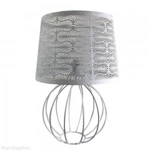 Белая настольная лампа из металла «Карвед»