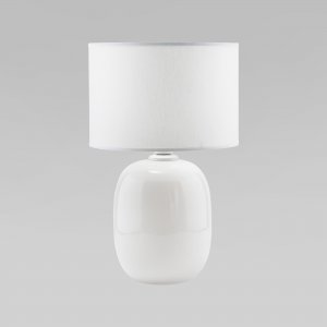 белая настольная лампа со стеклянным основанием